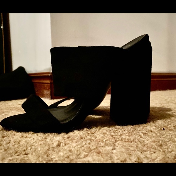 Heels - Picture 3 of 3